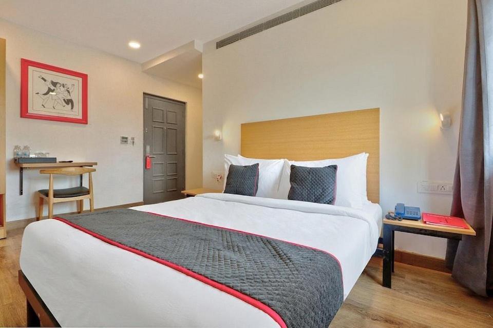 Consulate By Bookmerihotel Hotel
