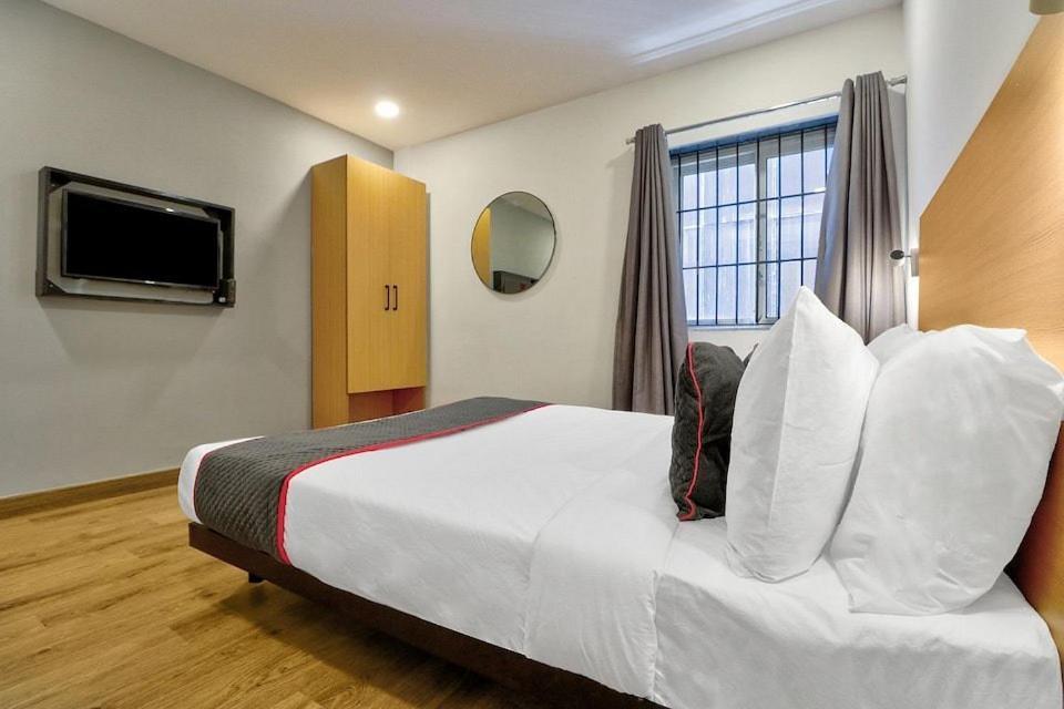 Consulate By Bookmerihotel Hotel Kolkata